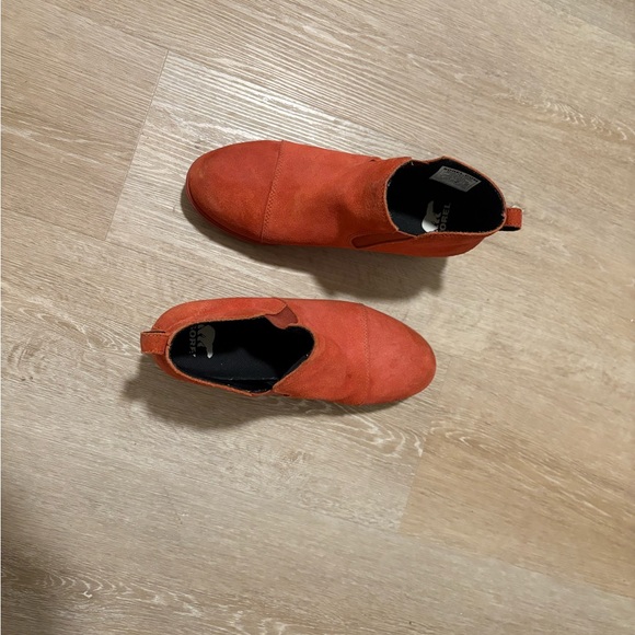 Sorel Women's Warp Red Ankle Boots - Picture 6 of 9